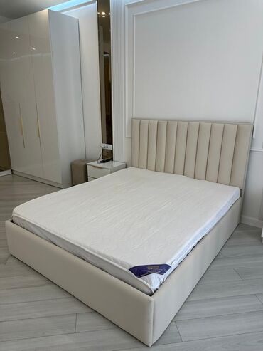 двуспальные кровать: Спальный гарнитур, Двуспальная кровать, Новый