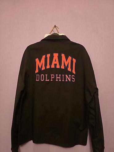 Kişi geyimləri: Miami Dolphins temalı yüngül jaket - Rəng: Qara - Ön dizayn: sinə — 1