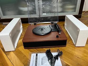 ploca za gramofon: Gramofon sa ugrađenim zvučnicima i poklopcem od providne plastike — 4