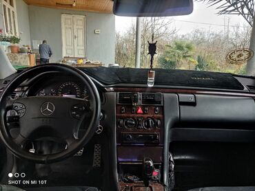 Mercedes-Benz: Mercedes-Benz E-Class: 2 l | 2000 il Sedan — 3