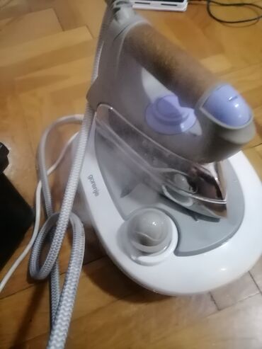 Daske za peglanje: Pegla za domaćinstvo 2400 w na paru i na svom postolju Ispravna i — 2