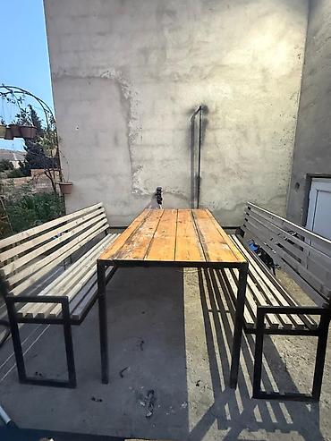 rumıniya mebeli: İşlənmiş, Dördbucaq masa, 2 stul, Açılmayan, Skameykalar ilə, Metal, Azərbaycan — 1