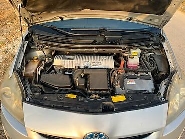 s class mercedes: Toyota Prius (3-cü nəsil) – gümüşü rəng, hibrid Xüsusiyyətlər: - — 10