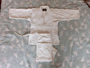 Спорт и хобби: Срочно продаю киманодля дзюдо компании Мизуна (Mizuno) цвет белый