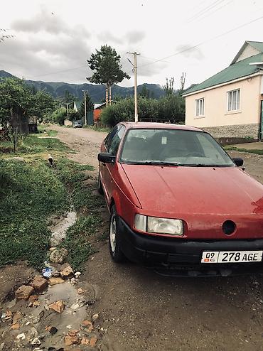 camry 1999: Volkswagen Passat: 1990 г., 1.6 л, Механика, Бензин, Седан — 4
