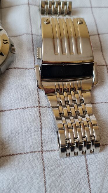 Ručni satovi: Kolekcija muških ručnih satova – metalne narukvice, različiti stilovi — 7