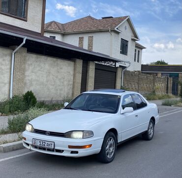 багаж спринтер: Toyota Camry: 1993 г., 3 л, Автомат, Бензин, Седан
