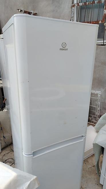 soyuducu 2 ci əl: İşlənmiş 2 qapılı Indesit Soyuducu Satılır, rəng - Ağ, Dolab içi — 1
