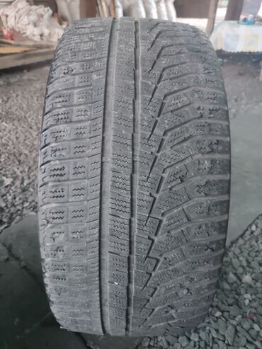 Шины: 1 баллон 225/40/19 KUMHO. 1баллон 235/35/19 HANKOOK. 1баллон 225/40/19