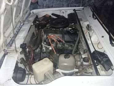 VAZ (LADA): Avtomobil: VAZ 2107 (klassik “Jiquli”) Kuzov: sedan, ağ rəng Qapılar — 17