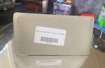 Avtomobil modelləri: Коллекционная модель Mercedes-Benz 220 W115 RHD blue 1968 Altaya — 10