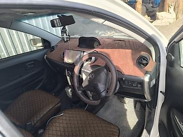 посадка машины: Toyota Ist: 2004 г., 1.3 л, Автомат, Бензин, Хэтчбэк — 3