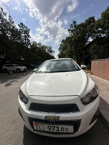 spark 2015: Chevrolet Aveo: 2014 г., 1.6 л, Механика, Бензин, Седан — 3