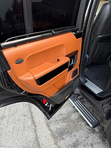 ag 07 sekilleri: Range Rover (L322) – qara rəng, tam ölçülü lüks SUV. Xüsusiyyətlər: - — 7
