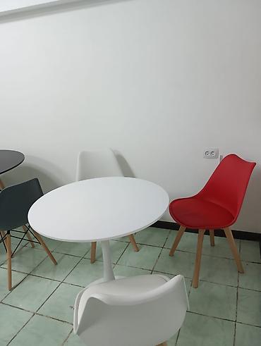 Стулья для кухни: Стул eames 222 Цвета: белый, серый, черный, бежевый, красный Размер — 17