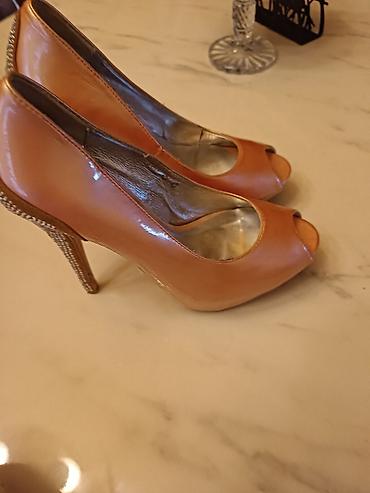 бирюзовые туфли: - Qadın ayaqqabısı – açıq burunlu, stiletto topuqlu - Rəng — 2