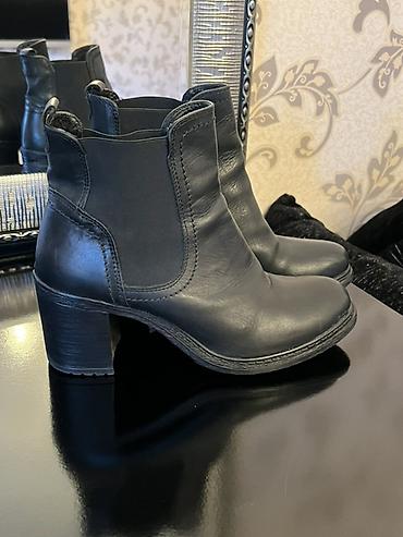 Botinka və botilyonlar: Qadınlar üçün qara Chelsea tipli dəri botlar - Material: yumşaq — 1
