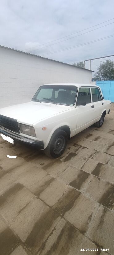 ваза напольная стеклянная высокая без узора: VAZ (LADA) 2107: 1.6 l | 1998 il 112000 km Sedan