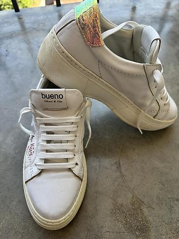 Salonke: Dve vrste obuće: 1) Bele patike sa pertlama - Klasičan nizak model sa — 8