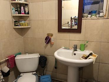 Продажа коттеджей и домов: Продаю дом в ж/м Ала-тоо общей площадью 90м2 4комнаты + — 10