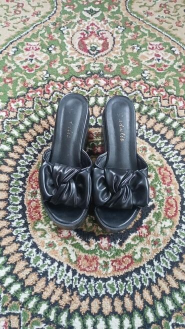 обувь женская 41: Туфли 38, цвет - Черный