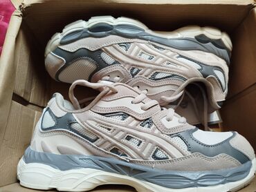 кроссовки 39 размер: Мужские кроссовки, 42, Asics, Новый, цвет - Бежевый