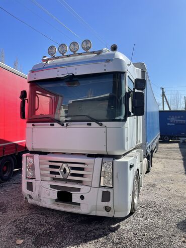 грузовой гиган: Тягач, Renault, 2013 г., Тентованный