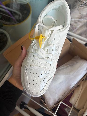 сникерс обувь: Кроссовки, 39, 39.5, Nike, Новый, цвет - Белый, Самовывоз, Платная доставка — 2