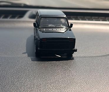 mini cooper: Qara rəngli miniatura off-road avtomobil modeli - Korpus: metal və — 5