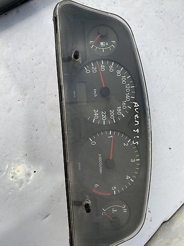 240: Щиток приборов Toyota 2000 г., Б/у, Оригинал, Япония — 1
