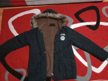 crna sjajna jakna: XL (EU 42), Single-colored, With lining, Faux fur