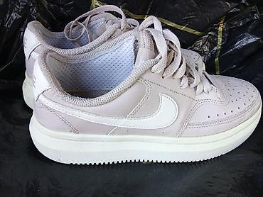 buzz patike nike: Nike kožne patike – svetloružičaste/bez ton sa belim Swoosh logom - — 1