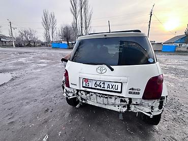 Другие автомобили: Компактный городской кроссовер (5 дверей, 5 мест), белый цвет. Кузов — 5