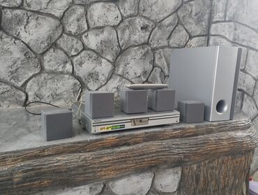 Musiqi mərkəzləri: Sony ev kinoteatrı komplekti Komplekt: - 5 ədəd kompakt peyk akustik — 2