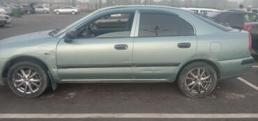 купить маленькую машину недорого: Автомобиль Mitsubishi Carisma в кузове седан, окрашенный в