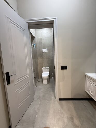 Digər kommersiya daşınmaz əmlakı: Obyekt Statiska binasinin tam yaninda yerleşir. İcereye verilen obyekt — 3