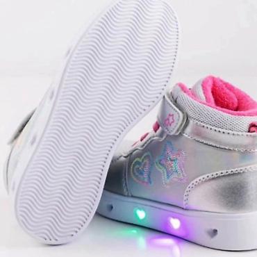duboke adidas patike: PONOVO DOSTUPNE ✨️ Veličine : 35 Cena: 3800 rsd Unutrašnja gazišta — 1