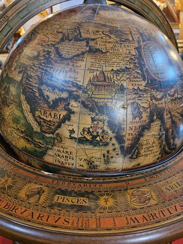 Ostali stilski dekor: Dekorativni globus sa postoljem od drveta, idealan za uređenje na lalafo.rs — 7 Ostali stilski dekor: Dekorativni globus sa postoljem od drveta, idealan za uređenje — 7