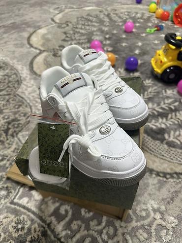 собака девушка секис: Кроссовки Gucci, белые низкие
 Продается размер 39 подойдет для 38 — 3