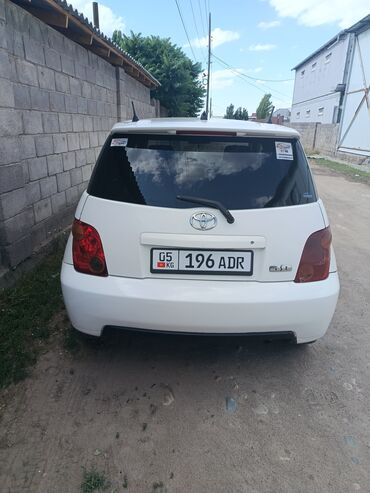 Toyota: Toyota ist: 2003 г., 1.3 л, Автомат, Бензин, Хэтчбэк
