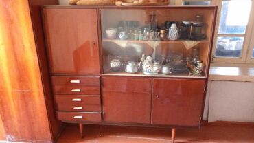 Mebel: Qədimi bufet 60 manat.
tel:0557627685