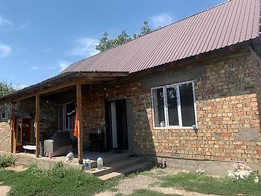 Продажа коттеджей и домов: Продаю дом в районе нового Ошского рынка. в одном участке есть 2 дома — 15