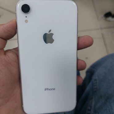 Apple iPhone: IPhone X, Б/у, 64 ГБ, Белый, Защитное стекло, 80 %