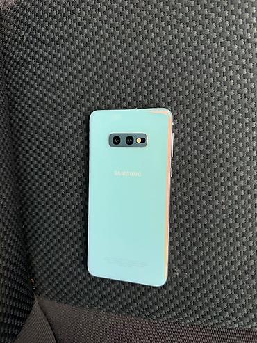 с 10: Samsung Galaxy S10e, Б/у, 128 ГБ, цвет - Белый — 4