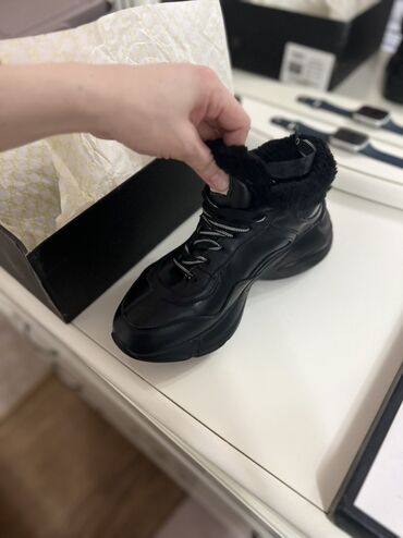 Сапоги: Высокие черные сапоги-ботфорты из эластичного материала, плотно — 8