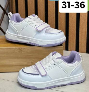 Patike: Veličina - 34, Vodootporne — 7