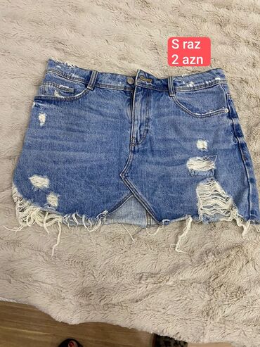 Dəstlər, kostyumlar: Qadın geyimləri dəsti – müxtəlif ölçülər 1) Qara bluz - Brend: Amisu — 8