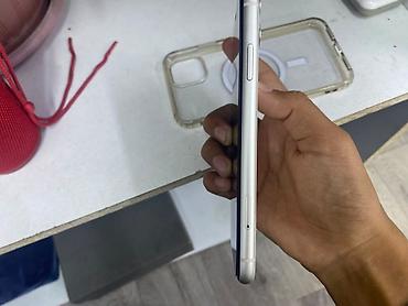 iphone 1e: IPhone 11, Б/у, 64 ГБ, Белый, Чехол, 68 % — 9