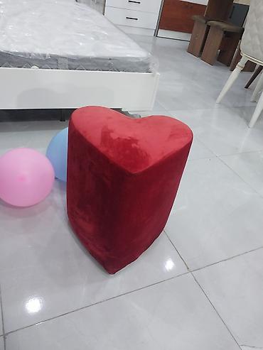 qedimi stullar: Ürək formalı puf/oturacaq — 1