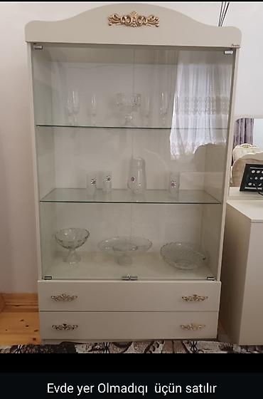 Bufetlər: Şüşə vitrin-bufet - Rəng: açıq krem - Material: korpus – MDF/LDSP — 1